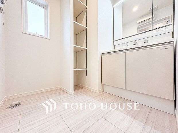 清潔感のあるプライベート空間は、身だしなみチェックや肌のお手入れに最適です。