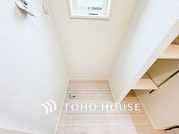 洗濯機を配置しても十分なスペースを確保しております。