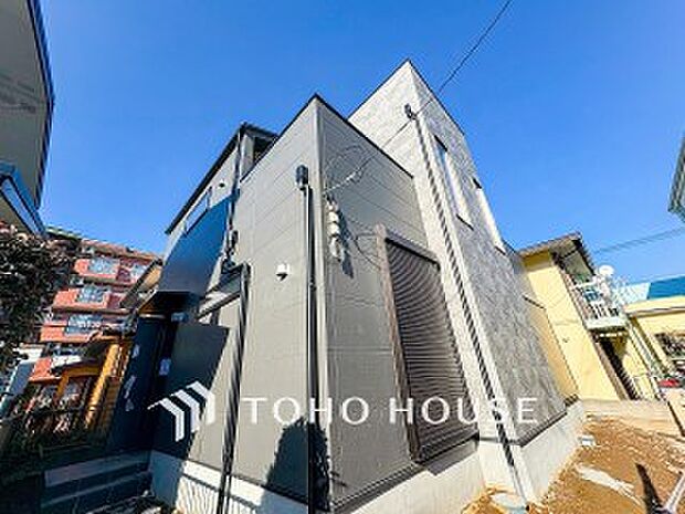 住まいの顔となる玄関は、落ち着きと華やぎの満ちた空間に。