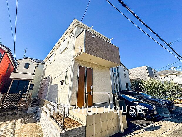 住む人や訪れる人やさしくエスコートする玄関アプローチ。