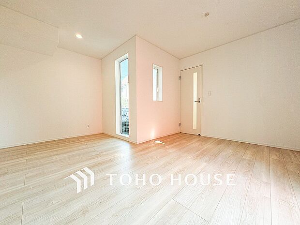 落ち着いた雰囲気に包まれた伸びやかな空間で、ゆったりと家族団らんの時間を過ごせます。