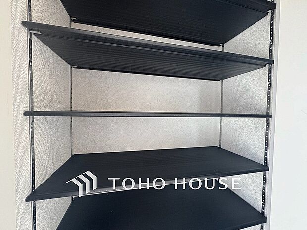 シューズクロークも完備でご家族のたくさんの靴もしっかり収納できます。