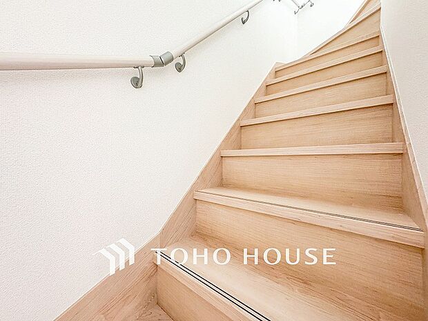 階段にはお子様やお年寄りに安心な手すりをご用意。