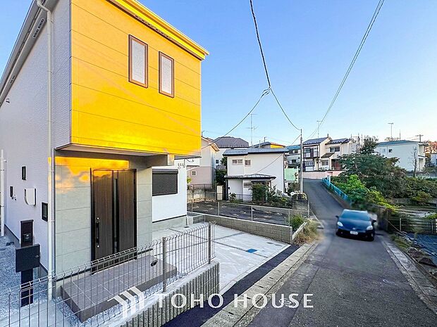 住まいの顔となる玄関は、落ち着きと華やぎの満ちた空間に。