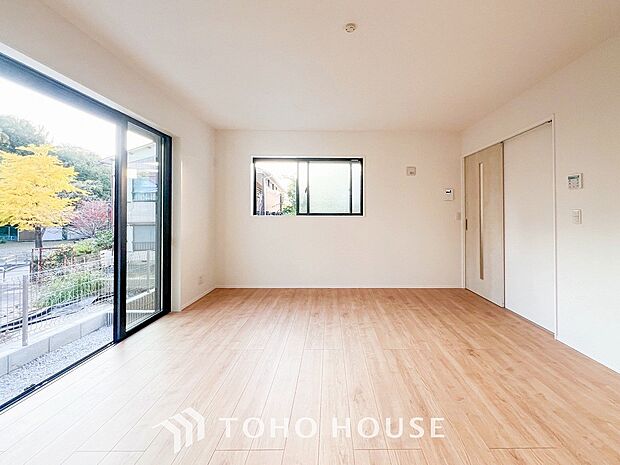 落ち着いた雰囲気に包まれた伸びやかな空間で、ゆったりと家族団らんの時間を過ごせます。