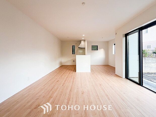 開放感あるリビングダイニング。ご家族とのんびりしたひと時を過ごせますね。