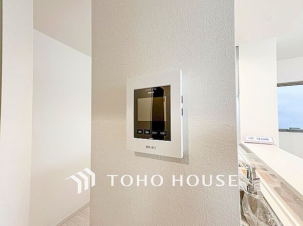 誰が来てもわかる様にモニター付きインターホンを設置。