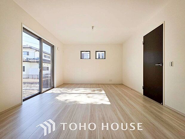 落ち着いた雰囲気に包まれた伸びやかな空間で、ゆったりと家族団らんの時間を過ごせます。