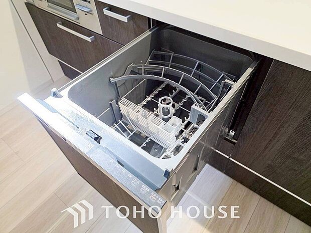 手洗いに比べ節水効果が高く、食器の洗浄から乾燥まで、食後の水仕事を軽減します。