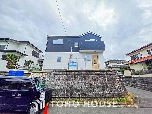 閑静な住宅街の一角、ひと時のくつろぎが生まれ、ゆっくりと愛着が育まれていきます。