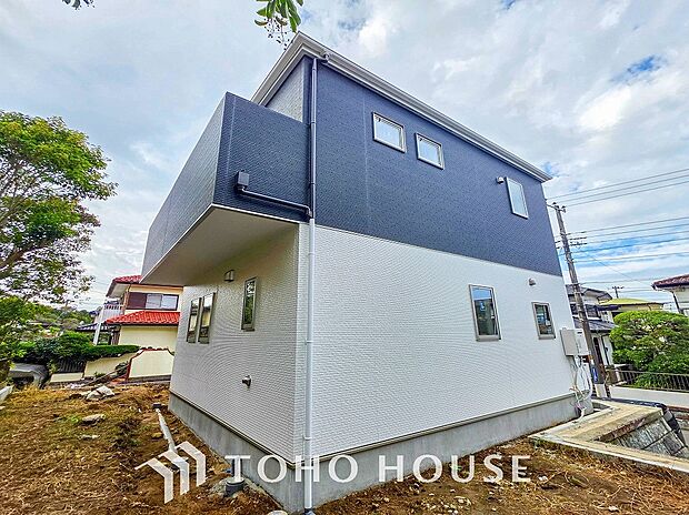 時代の流れに惑わされないシックなカラートーンで街並みに溶け込む外観。