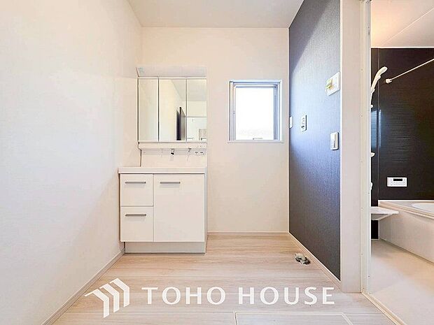 清潔感のあるプライベート空間は、身だしなみチェックや肌のお手入れに最適です。