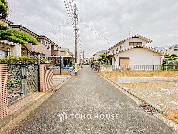 住む人を映し出す洗練された佇まいは、いつまでも輝き続けながらいつしか街の風景に溶け込んでいきます。