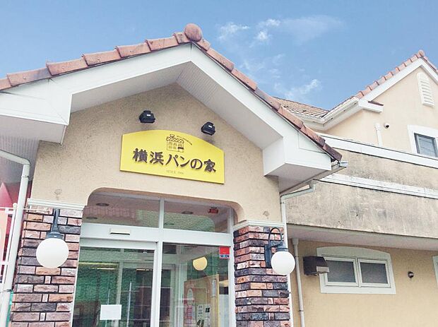 いつも地元のパン好きさんで賑わっています。水曜日午後定休です。