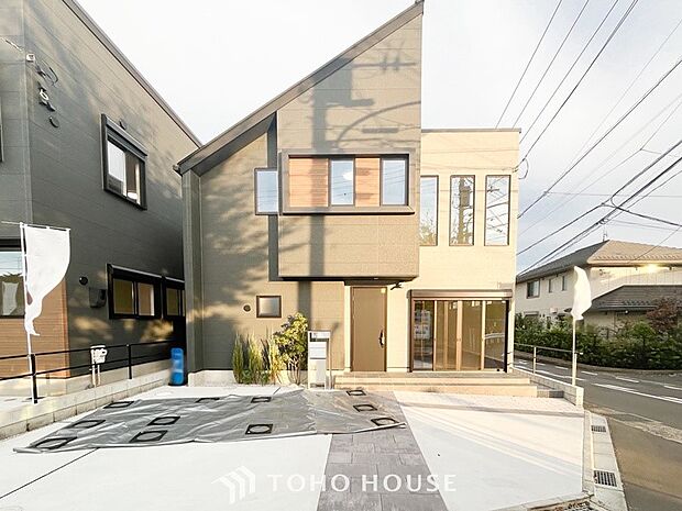 帰り着くたびに洗練されたテイストの空間に迎えられ誇りと喜びを感じる玄関まわりです。