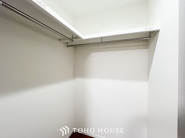 衣類だけでなく大きな荷物も収納でき、お部屋がすっきりします。