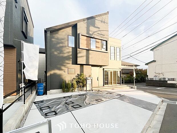 閑静な住宅街の一角、ひと時のくつろぎが生まれ、ゆっくりと愛着が育まれていきます。