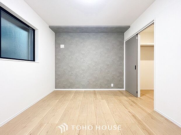 一日の疲れをいやしてくれる主寝室。自分時間を快適に過ごすプライベートルーム。