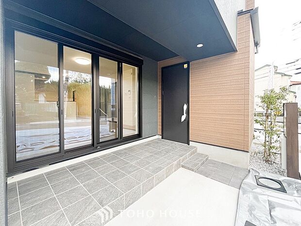 帰り着くたびに洗練されたテイストの空間に迎えられ誇りと喜びを感じる玄関まわりです。