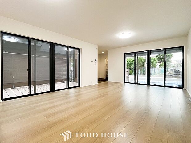 落ち着いた雰囲気に包まれた伸びやかな空間で、ゆったりと家族団らんの時間を過ごせます。