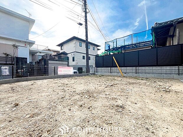 毎日の暮らしの中に癒しを与えてくれるお庭スペース。小さなお子様の遊び場にもちょうど良い空間です。