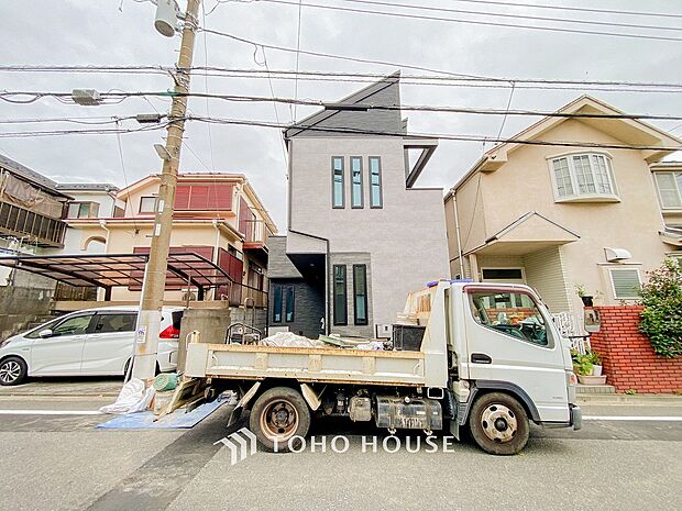 爽やかな青空の下に贅沢なほどに降り注ぐ陽光、豊かな居住性と、クオリティが見事に調和した住空間。