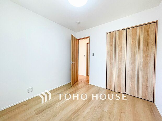 一日の疲れをいやしてくれる主寝室。自分時間を快適に過ごすプライベートルーム。