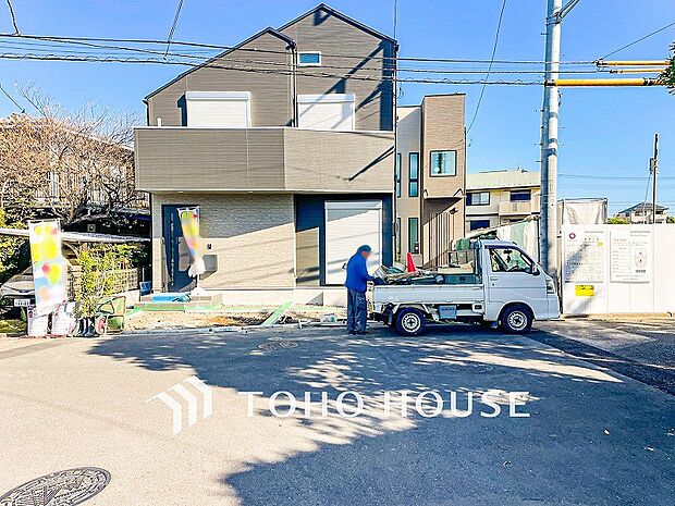 爽やかな青空の下に贅沢なほどに降り注ぐ陽光、豊かな居住性と、クオリティが見事に調和した住空間。