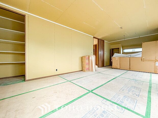 忙しい朝でも、しっかり家族が揃って食事をして頂けるゆとりある大きさのダイニングスペース。