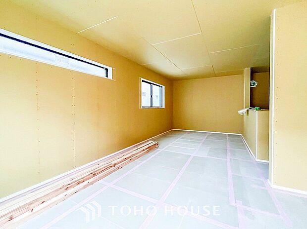 落ち着いた雰囲気に包まれた伸びやかな空間で、ゆったりと家族団らんの時間を過ごせます。