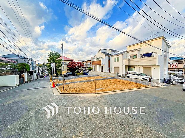 閑静な住宅街の一角、ひと時のくつろぎが生まれ、ゆっくりと愛着が育まれていきます。