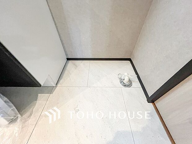 洗濯機を配置しても十分なスペースを確保しております。