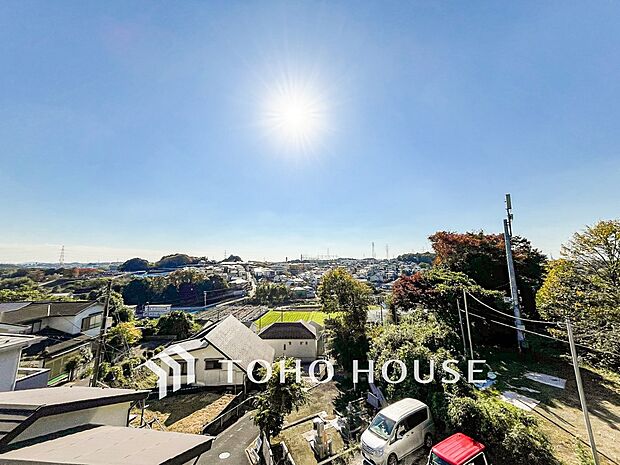 開放的で気持ちの良い眺望と青い空を満喫できます。