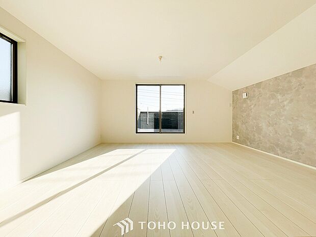 太陽の恵みを一気に受けた明るくあたたかいお住まい。吹きぬける風を感じながら爽やかで風通しの良い暮らし。