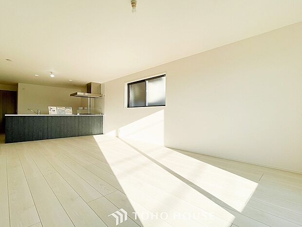 家族みんなが爽やかに健やかに過ごせるように、溢れる光をたっぷり取り込んだリビングダイニング。