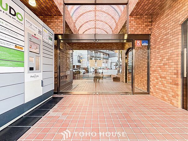 住む人や訪れる人やさしくエスコートする玄関アプローチ。