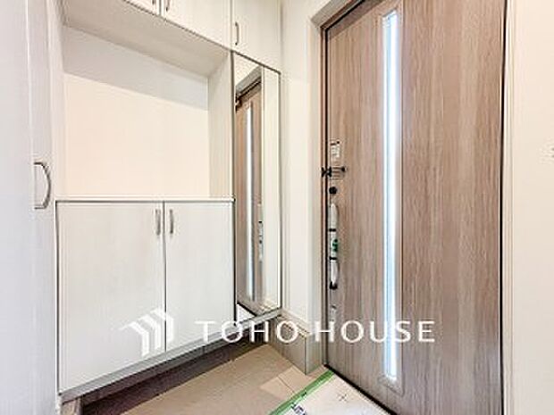 居住者の帰り、訪れる方を優しく迎えてくれる玄関です。