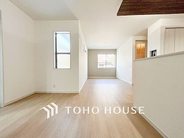 落ち着いた雰囲気に包まれた伸びやかな空間で、ゆったりと家族団らんの時間を過ごせます。