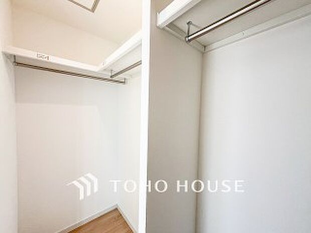 衣類だけでなく大きな荷物も収納でき、お部屋がすっきりします。