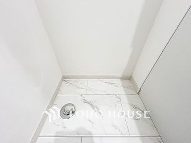 洗濯機を配置しても十分なスペースを確保しております。