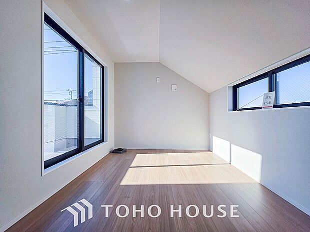 採光もアクセントの一つとして。プライベートルームにはやさしい光が射し込んでいます。