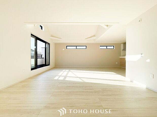 太陽の恵みを一気に受けた明るくお住まい。吹きぬける風を感じながら爽やかで風通しの良い暮らし。