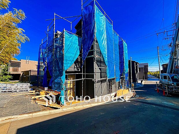 閑静な住宅街の一角、ひと時のくつろぎが生まれ、ゆっくりと愛着が育まれていきます。