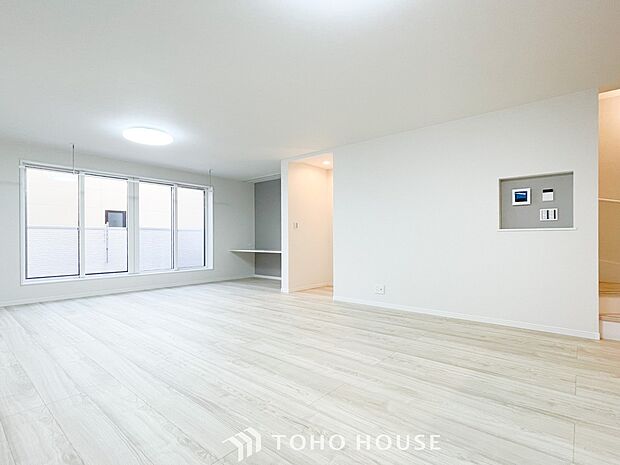 光と風があふれる開放的なリビングダイニングには自然と家族みんなが集まってきます。