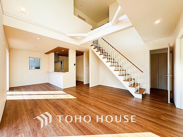 落ち着いた雰囲気に包まれた伸びやかな空間で、ゆったりと家族団らんの時間を過ごせます。