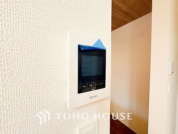 誰が来てもわかる様にモニター付きインターホンを設置。
