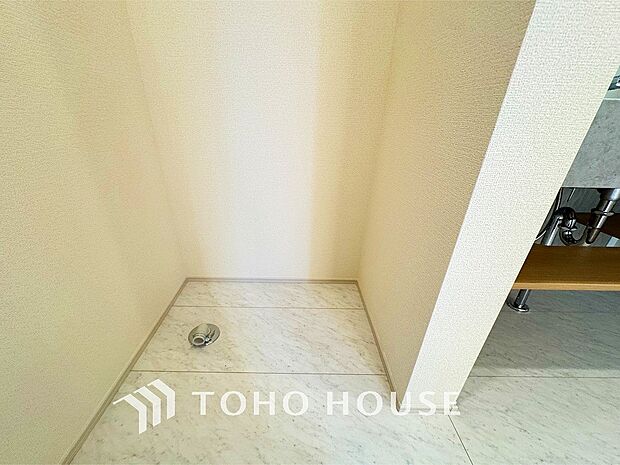 洗濯機を配置しても十分なスペースを確保しております。