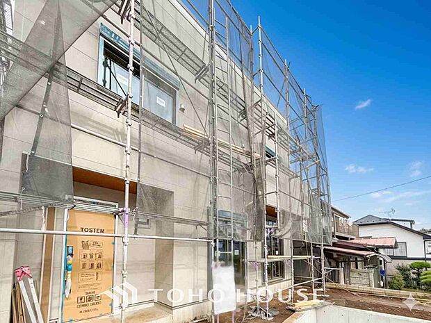 清潔感溢れる玄関がお出迎えする本邸宅の物語は、ここから始まる日常を期待させます。