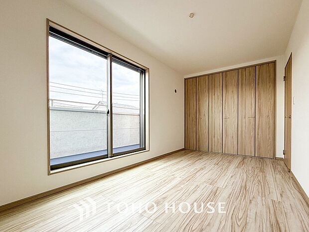 1日の疲れを癒し、心地よく寛げるようゆったりとした広さを確保しています。