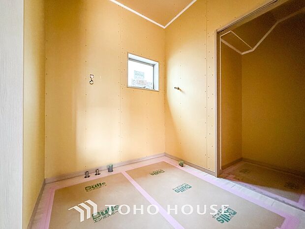 清潔感のあるプライベート空間は、身だしなみチェックや肌のお手入れに最適です。